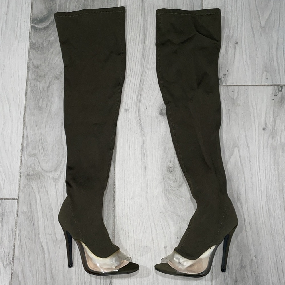 Public desire, women’s thigh, high boots